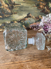 Charger l'image dans la galerie, Carafes à whisky vintage