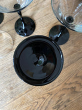 Charger l'image dans la galerie, Verres à cocktail noirs Luminarc vintage