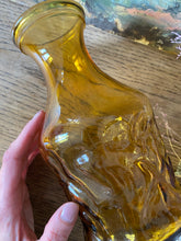 Charger l'image dans la galerie, Carafe en verre ambré vintage