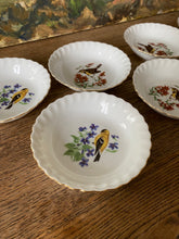 Charger l'image dans la galerie, Coupelles en porcelaine allemande vintage