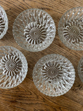 Charger l'image dans la galerie, Coupelles en verre ciselé vintage