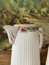 Charger l'image dans la galerie, Théière et son pot à lait en porcelaine