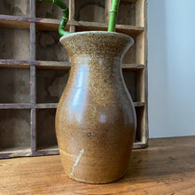 Charger l&#39;image dans la galerie, Vase en grès vintage
