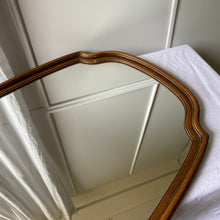 Charger l'image dans la galerie, Miroir en bois vintage
