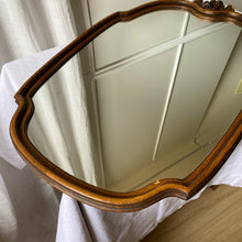 Charger l'image dans la galerie, Miroir en bois vintage
