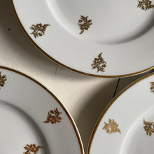 Charger l&#39;image dans la galerie, Six assiettes à dessert en porcelaine de Limoges
