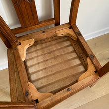 Charger l'image dans la galerie, Duo de chaises en bois massif  Art-déco
