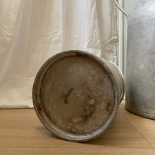 Charger l'image dans la galerie, Grands pots à lait anciens
