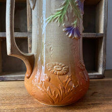 Charger l&#39;image dans la galerie, Vase en barbotine ancienne 1910
