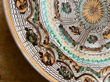 Charger l&#39;image dans la galerie, Large assiette en poterie roumaine vintage
