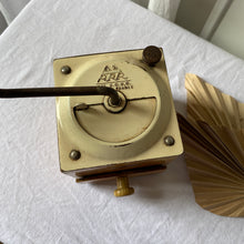 Charger l'image dans la galerie, Moulin à café ancien en bois Sanpeur
