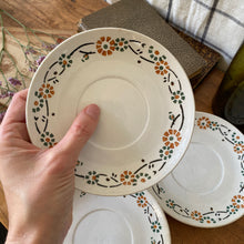 Charger l'image dans la galerie, Sous-tasses anciennes Gien
