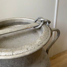 Charger l'image dans la galerie, Grands pots à lait anciens
