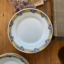 Charger l'image dans la galerie, Assiettes à dessert en porcelaine
