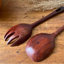 Charger l'image dans la galerie, Grands couverts à salade en bois vintage
