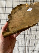 Charger l'image dans la galerie, Paire de pots à gingembre anciens et plat en laiton
