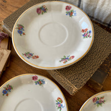 Charger l'image dans la galerie, Sous-tasses en porcelaine
