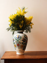 Charger l&#39;image dans la galerie, Large vase autrichien fleuri vintage
