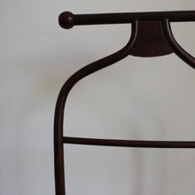 Charger l'image dans la galerie, Valet de chambre Fischel en bois courbé
