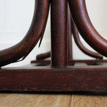 Charger l'image dans la galerie, Valet de chambre Fischel en bois courbé
