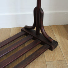 Charger l'image dans la galerie, Valet de chambre Fischel en bois courbé
