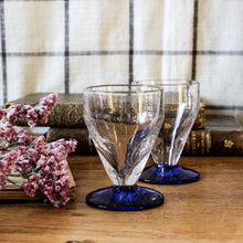 Charger l'image dans la galerie, Duo de verres cristallins soufflés Art Déco
