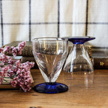 Charger l'image dans la galerie, Duo de verres cristallins soufflés Art Déco
