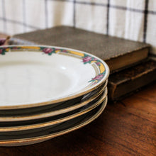 Charger l'image dans la galerie, Assiettes à dessert en porcelaine
