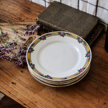 Charger l'image dans la galerie, Assiettes à dessert en porcelaine
