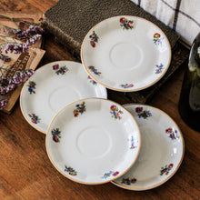 Charger l'image dans la galerie, Sous-tasses en porcelaine
