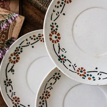 Charger l'image dans la galerie, Sous-tasses anciennes Gien
