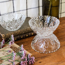 Charger l'image dans la galerie, Coupelles vintage en verre taillé
