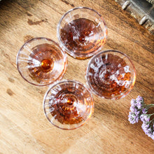 Charger l'image dans la galerie, Verres anciens en cristal soufflé Art Déco

