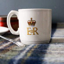 Charger l'image dans la galerie, Tasse, mug Queen Elizabeth II
