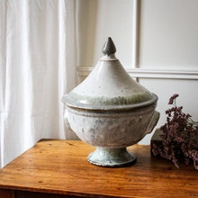 Charger l'image dans la galerie, Soupière vintage, poterie de la Vallée Noire

