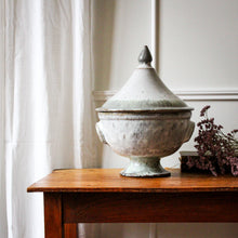 Charger l'image dans la galerie, Soupière vintage, poterie de la Vallée Noire
