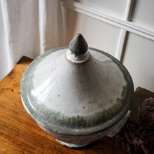 Charger l'image dans la galerie, Soupière vintage, poterie de la Vallée Noire
