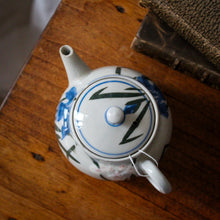 Charger l'image dans la galerie, Petite théière asiatique artisanale vintage
