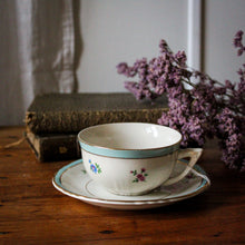 Charger l'image dans la galerie, Tasse ancienne fleurie Café Gilbert
