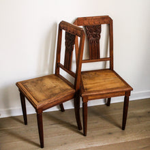 Charger l'image dans la galerie, Duo de chaises en bois massif  Art-déco
