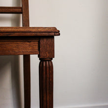 Charger l'image dans la galerie, Duo de chaises en bois massif  Art-déco
