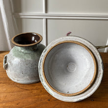 Charger l'image dans la galerie, Soupière vintage, poterie de la Vallée Noire
