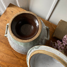 Charger l'image dans la galerie, Soupière vintage, poterie de la Vallée Noire
