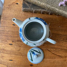 Charger l'image dans la galerie, Petite théière asiatique artisanale vintage
