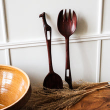 Charger l'image dans la galerie, Grands couverts à salade en bois vintage

