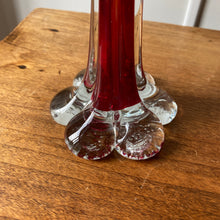 Charger l'image dans la galerie, Grand soliflore rouge vintage en verre
