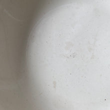 Charger l'image dans la galerie, Grand plat rond ancien H.B.C.M
