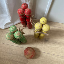 Charger l'image dans la galerie, Ancien jeu de quilles en bois
