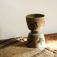 Charger l&#39;image dans la galerie, Duo de petites tasses à expresso en poterie
