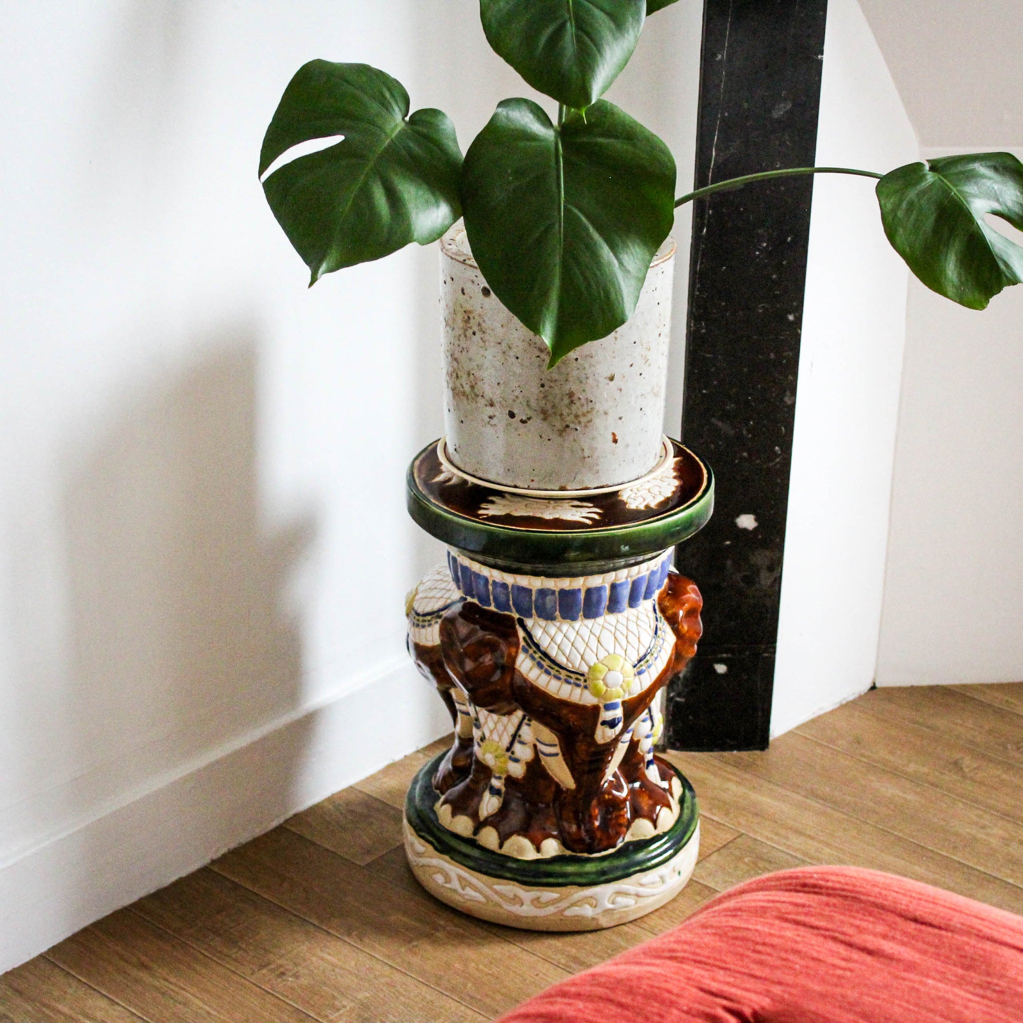 Éléphant porte plante - Jardin & Plantes Éléphant porte plante - Jardin & Plantes